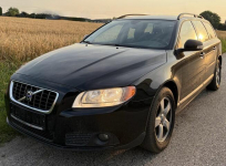 VOLVO V70 2.0d - SERWIS DO KOŃCA - Bezwypadkowy Legionowo - zdjęcie 2