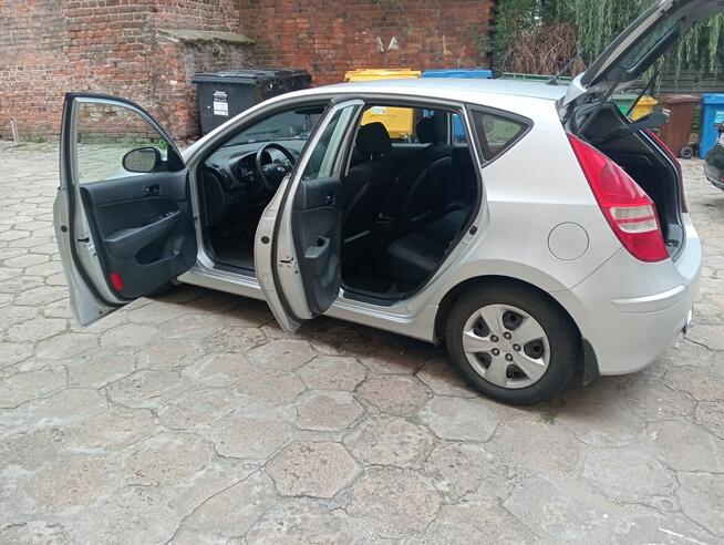 Sprzedam Hyundai I30 1.4 benzyna 2010 rok Śródmieście - zdjęcie 6