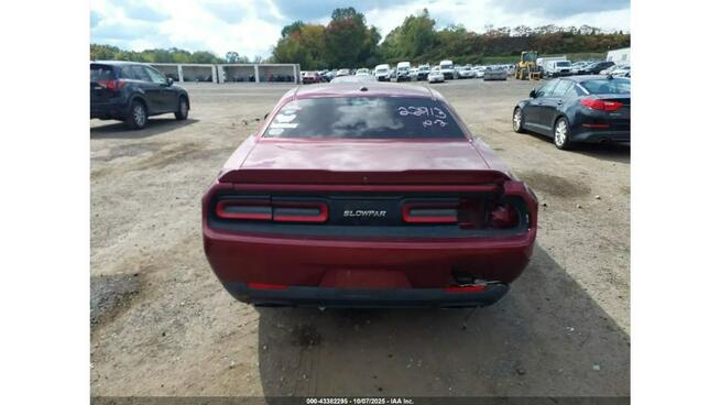 Dodge Challenger / 5.7 372KM / automat / niski przebieg / Tarnów - zdjęcie 9