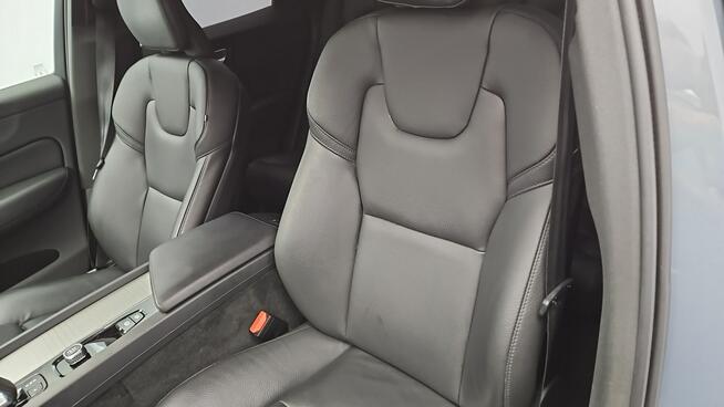 Volvo XC 60 B4 B Plus Dark aut ! Z Polskiego Salonu ! Faktura VAT ! Warszawa - zdjęcie 11