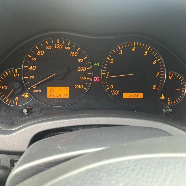 Sprzedam Toyota avensis 1.8 Benzyna 2004 rok Dębica - zdjęcie 3