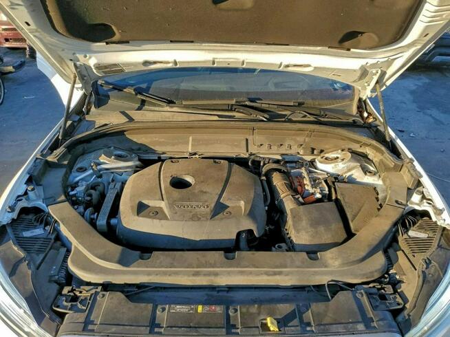 Volvo XC 60 / PLUG-IN / 4x4 / Bogate wyposażenie / Tarnów - zdjęcie 9