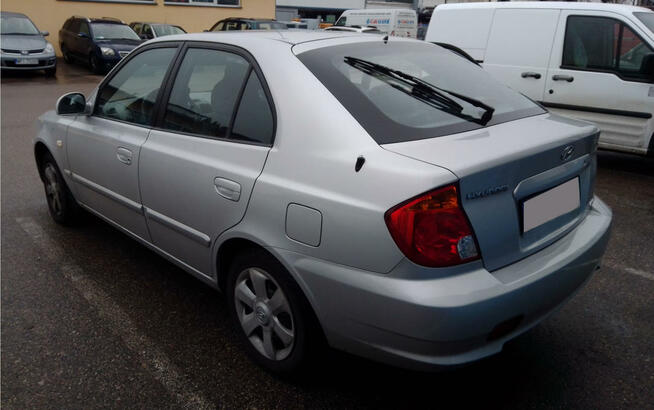 Hyundai Accent II 1.3 GLS 88KM 2005 Białystok - zdjęcie 6