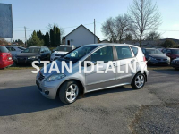 Śliczny Mercedes a klasa klima fela