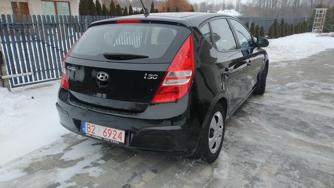 Hyundai i30 benzyna klima grzane fotele niski przebieg Konarzyce - zdjęcie 9
