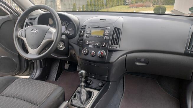 Hyundai i30 benzyna mały przebieg Konarzyce - zdjęcie 9