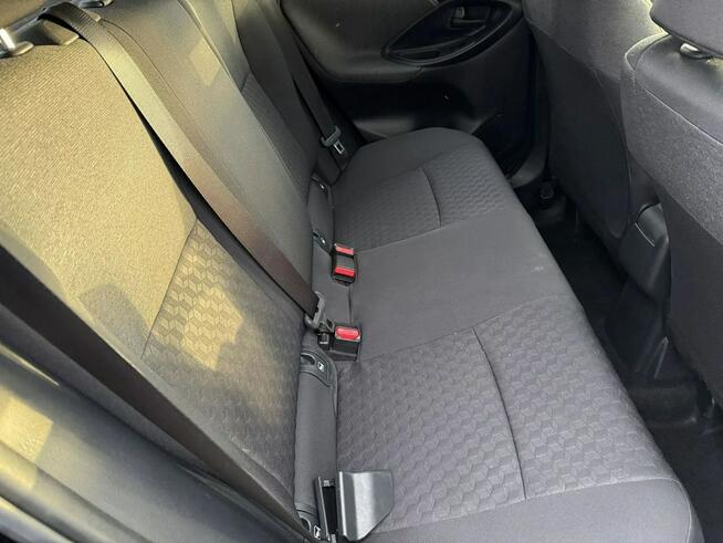 Toyota Yaris 1,5 Hybrid 115KM Klimatronic KamCof Tempomat CzujPasa Warszawa - zdjęcie 11