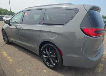 Chrysler Pacifica LIMITED / Pakiet S / Benzyna Białystok - zdjęcie 6