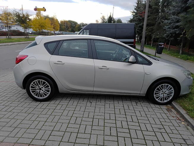 Sprzedam Opla Astrę J , automat , benzyna + gaz 1,6 , 115km Płock - zdjęcie 5