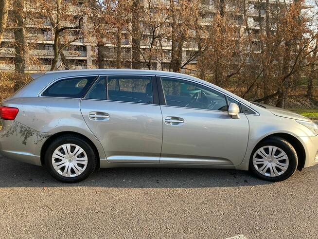 Toyota Avensis 2.0 D-4D kombi 2013 Śródmieście - zdjęcie 7