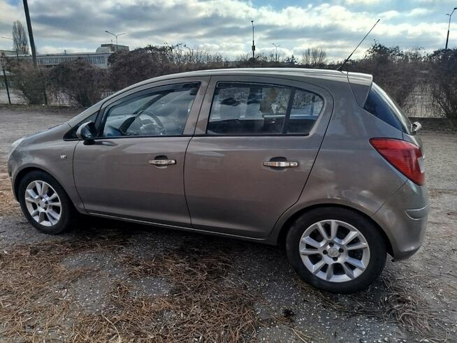 Opel Corsa zarejestrowana  5 drzwi lpq zapraszam qaz do 2031 r Toruń - zdjęcie 3