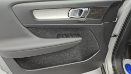 Volvo XC 40 Hybrid Plus Dark aut ! Z Polskiego Salonu ! Faktura VAT ! Warszawa - zdjęcie 10