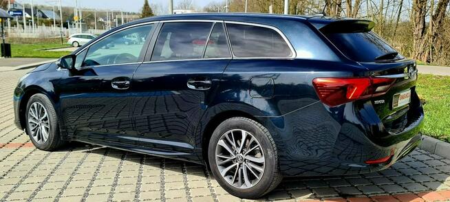 Toyota Avensis 1.6 D4D Touring Sport Executive Więcławice Stare - zdjęcie 10