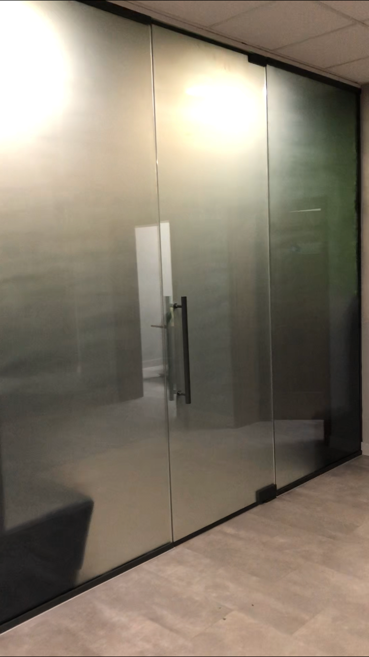 Ścianki szklane do biur – funkcjonalność i nowoczesna estetyka Szczecin - zdjęcie 2