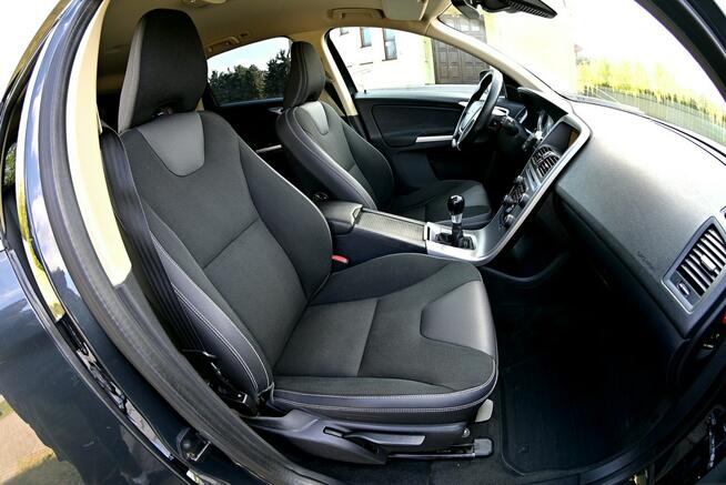 Volvo XC 60 2.0 163KM  D3 R-Desing Led Navi Parktronik Płock - zdjęcie 8