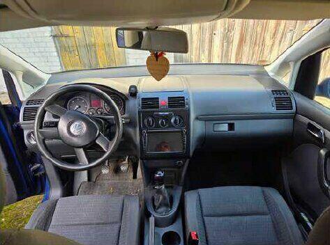 Syndyk sprzeda Volkswagen Touran 2,0 Szczecin - zdjęcie 11