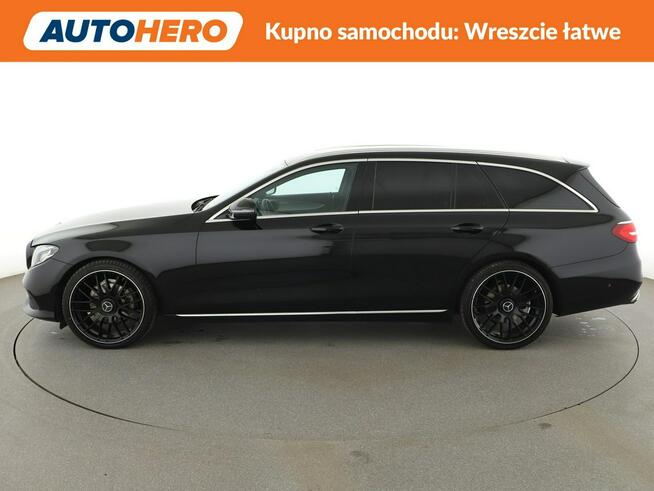 Mercedes E 220 automat, skóra, ledy, kamera, ambient, carplay Warszawa - zdjęcie 2