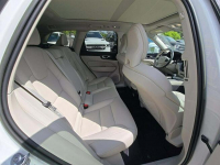 Volvo XC 60 AWD / Bright Theme / niski przebieg Tarnów - zdjęcie 9