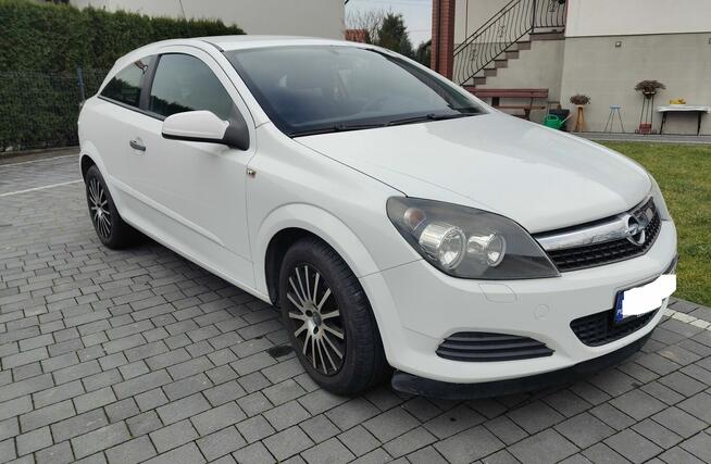 Opel Astra GTC 90KM benzyna 2009 r. Leżajsk - zdjęcie 1