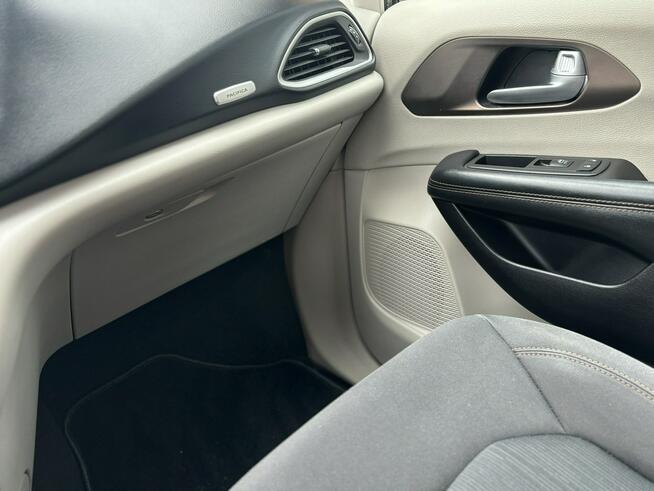 Chrysler Pacifica FV 23% / Zadbany Poznań - zdjęcie 9