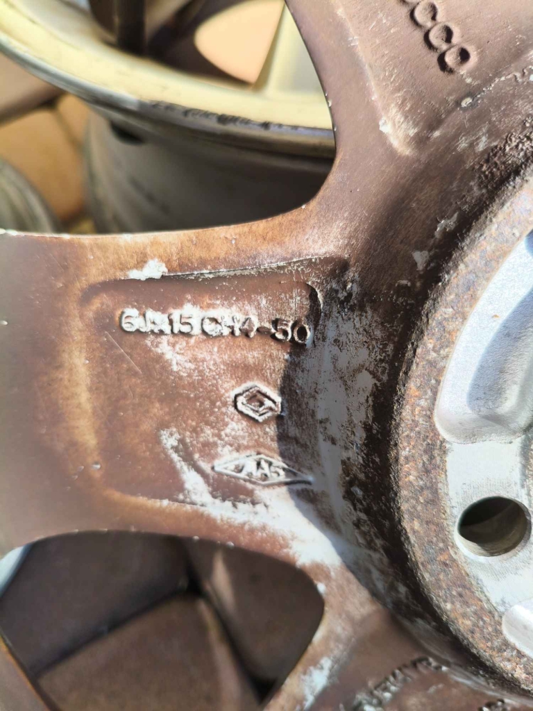 Sprzedam felgi aluminiowe do Renault, rozmiar 6Jx15 ch4-50 Krzywaczka - zdjęcie 3