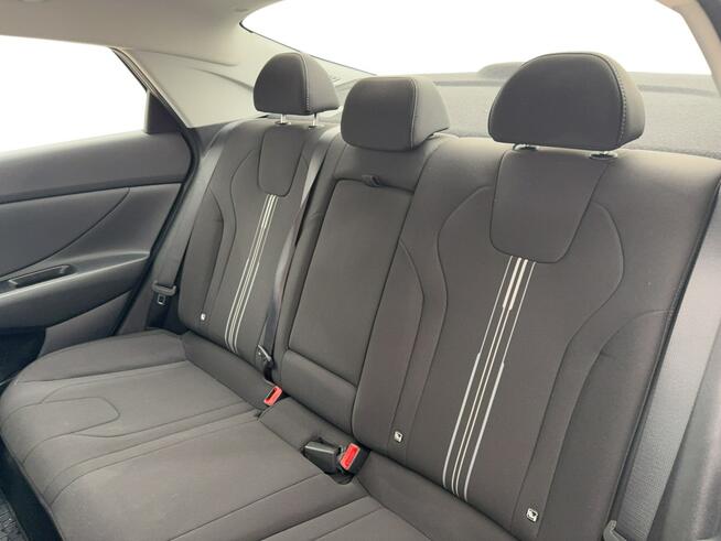Hyundai Elantra 1.6 MPI Smart CVT Sedan Warszawa - zdjęcie 12
