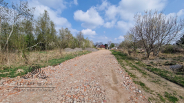 Piekna działka budowlana, połozona w cichej i zielonej okloicy.