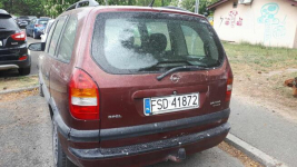 Syndyk sprzeda samochód osobowy Opel Zafira (Bordowy)
