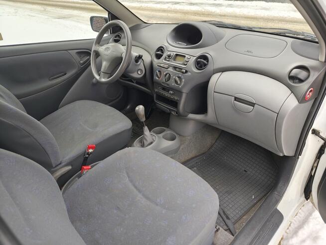 Toyota Yaris 1.0 68KM 2002r Polski Salon Wrocław - zdjęcie 7