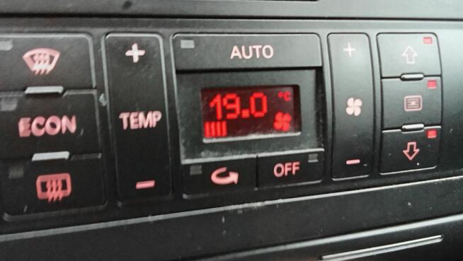 Audi a4 sedan lift 1.6 benz. bardzo zadbane Pieszyce - zdjęcie 6