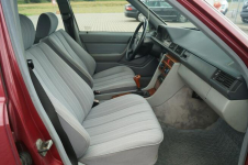 W124 200D Zadbany stan BDB Goczałkowice-Zdrój - zdjęcie 12