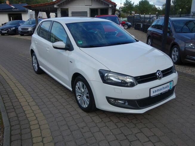 Volkswagen Polo 2013 1.2 benzyna 70km BEZWYPADKOWY Navi grzane fotele Słupsk - zdjęcie 2