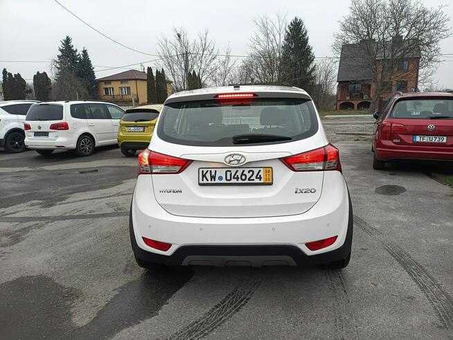 Śliczny Hyundai ix20 Fajna wersja Policzna - zdjęcie 11