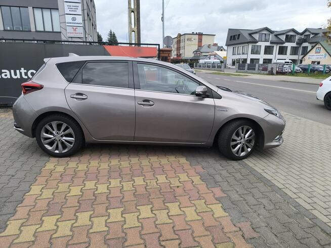 Toyota Auris 1.8i 136KM HYBRID Klimatronic Kamera Skóra Łuków - zdjęcie 3