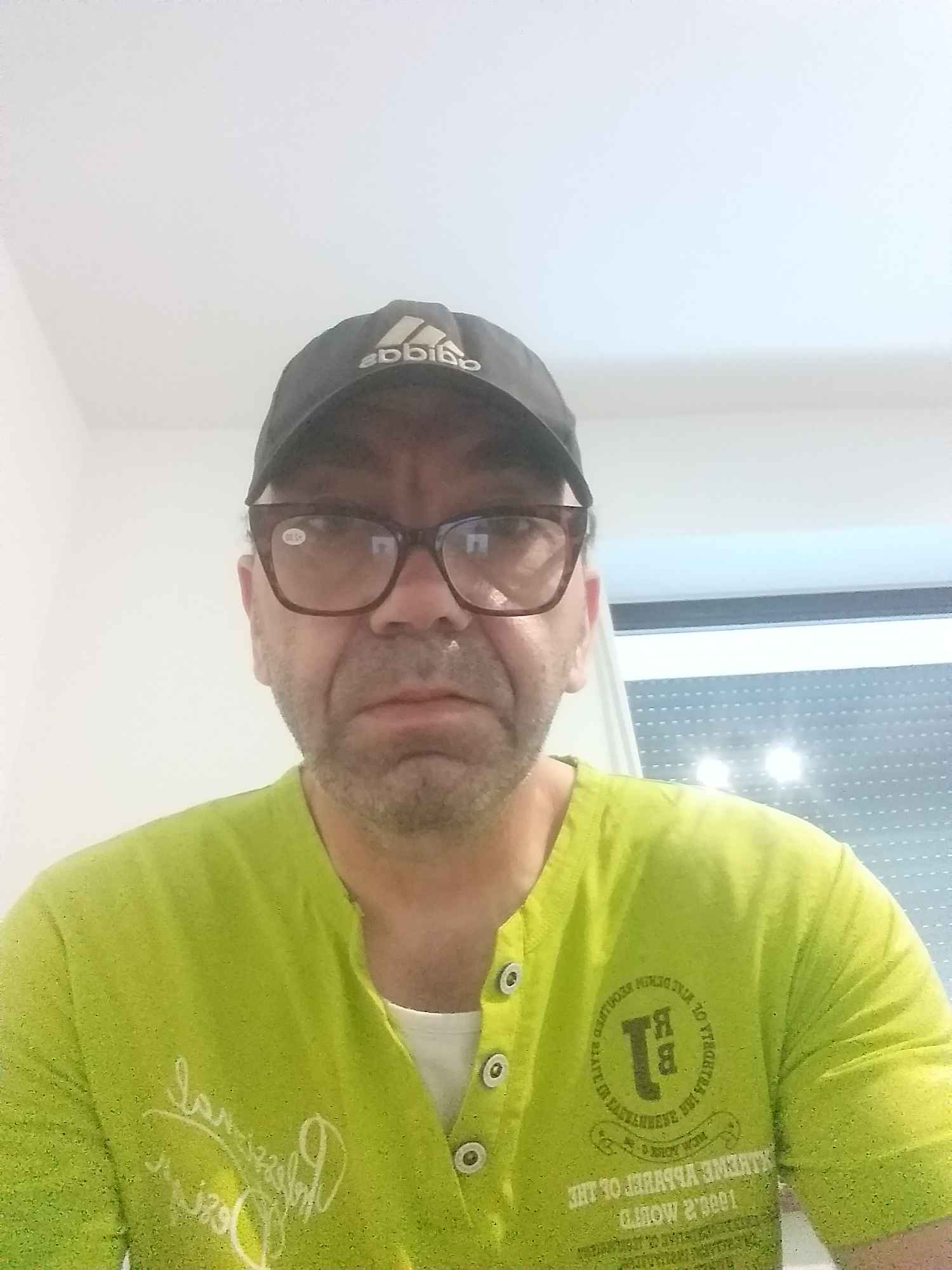 Witam chciałbym poznać zwykłą fajną kobietę , pozdrawiam Tomek . Ostrzeszów - zdjęcie 1