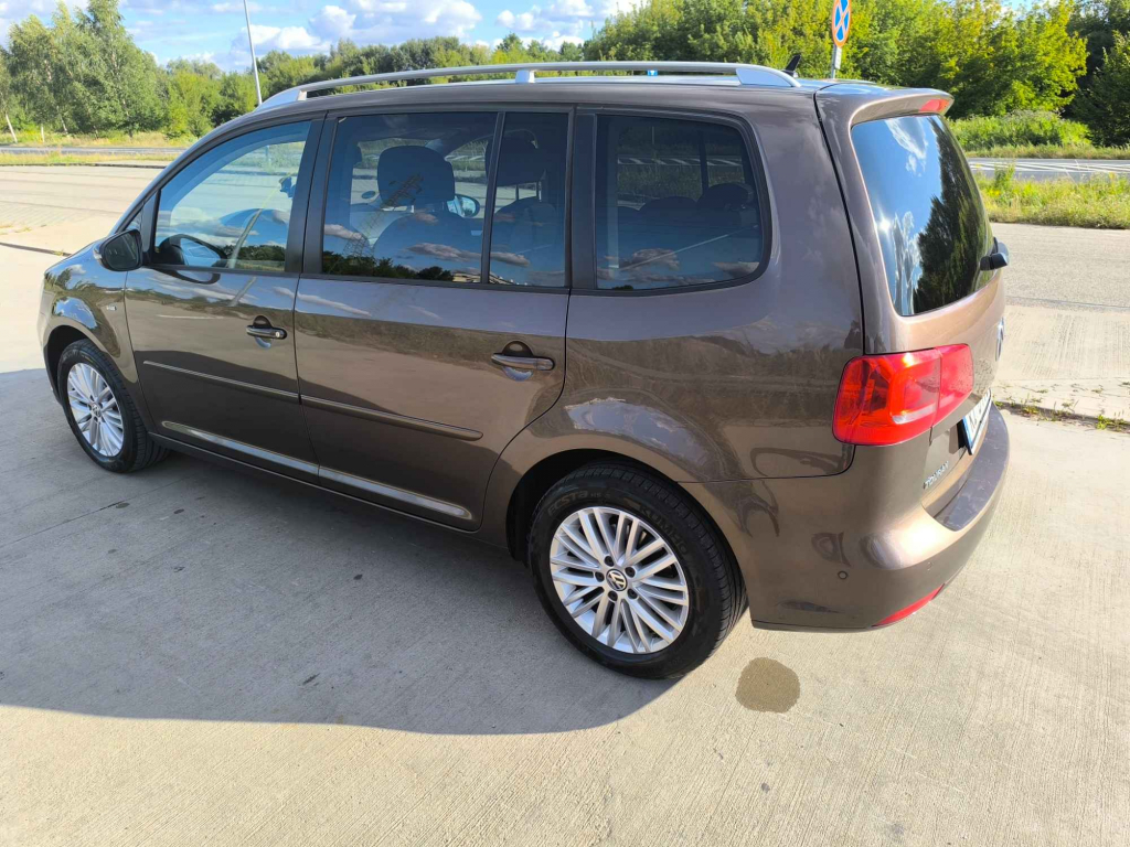 Posiadam na sprzedasz swojego Volkswagena Tourana 1,6 TDI Radom - zdjęcie 4