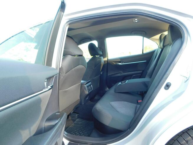 Toyota Camry z Gwarancją Kupiona Salon PL 2-2022r Żyrardów - zdjęcie 8