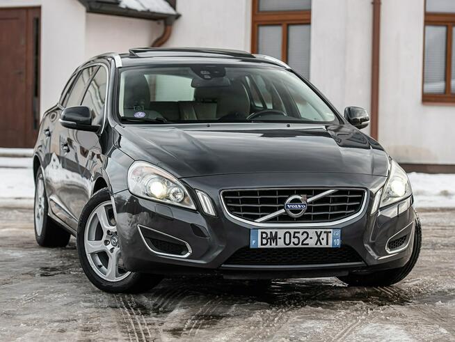 Volvo V60 1.6T 180KM Summum ! Full Opcja Super Stan ! Opłacone ! Zwoleń - zdjęcie 4
