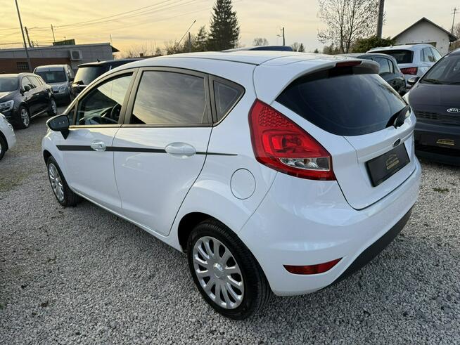 Ford Fiesta Stary, dobry motor; 2012 pierwsza rejestracja. Chlewice - zdjęcie 4