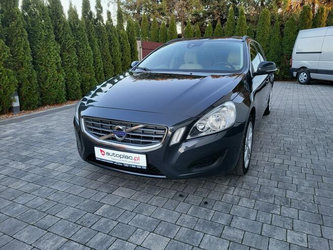 Volvo V60 ** PRZEBIEG 190 TYS KM ** Nawigacja ** Skóry ** Jatutów - zdjęcie 4