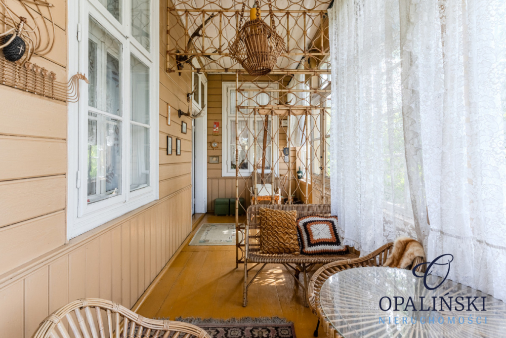 Niezwykły drewniany dom z amfiladą z XX wieku Opatów - zdjęcie 2