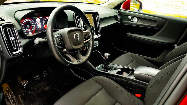 Volvo XC 40 benzyna, serwisowany ASO, super stan, zadbany, b Bełchatów - zdjęcie 4