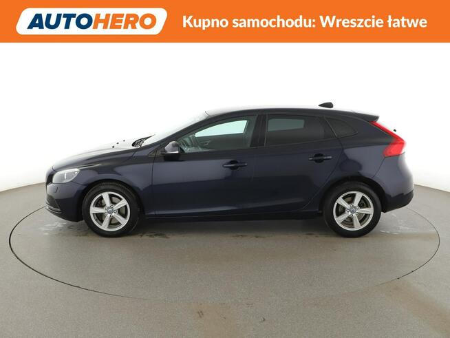 Volvo V40 niski przebieg navi grzane fotele PDC tempomat ksenon Warszawa - zdjęcie 2