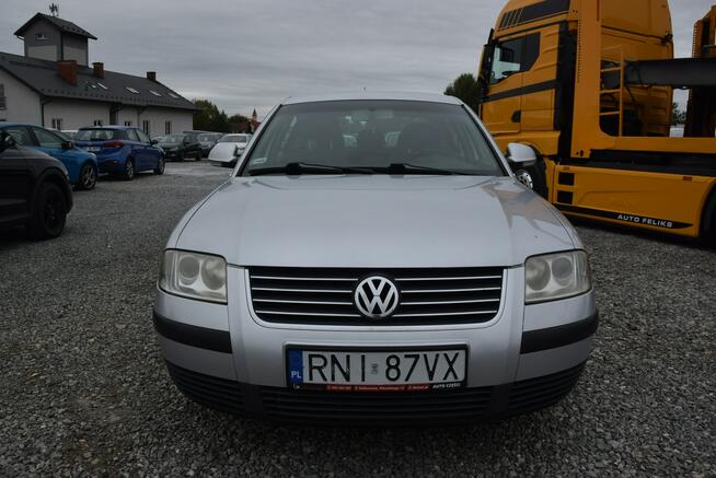 Volkswagen Passat 1.9TDI Klima Sedan 2003 rok Lift Majdan Sieniawski - zdjęcie 2
