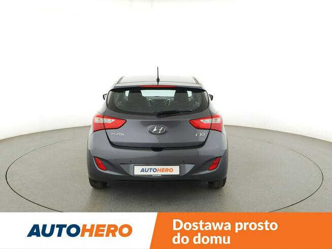 Hyundai i30 niski przebieg grzane fotele  PDC klima Warszawa - zdjęcie 6
