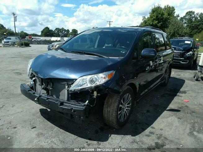 Toyota Sienna 2019, 3.5L, 4x4, od ubezpieczalni Sulejówek - zdjęcie 2