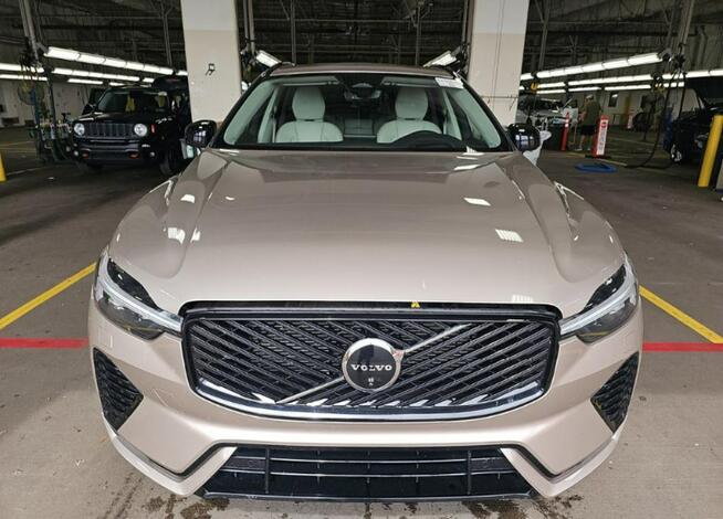 Volvo XC 60 Najwyższa wersja wyposażenia ULTRA / AWD / B5 Cieszyn - zdjęcie 2