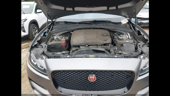 Jaguar F-PACE Bogata wersja wyposażenia / AWD / niski przebieg Cieszyn - zdjęcie 11