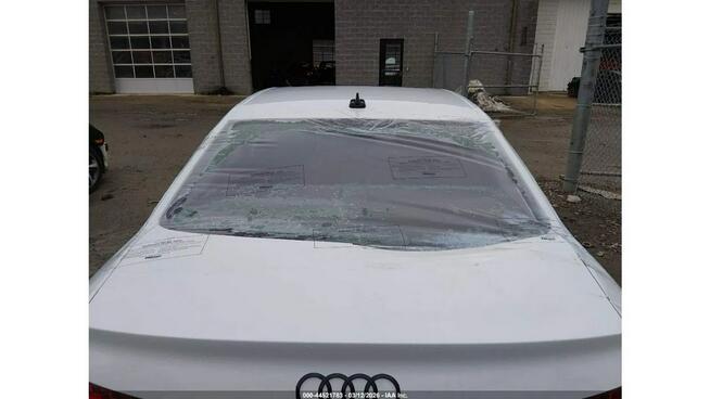 Audi A4 / Quattro / S-Line / mała szkoda Tarnów - zdjęcie 9