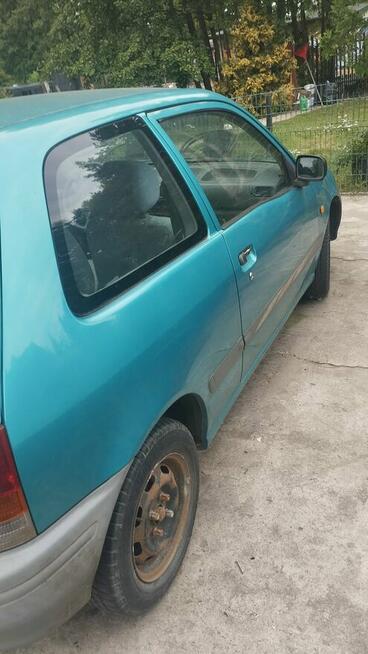 Toyota Starlet 1.3 Biały Ług - zdjęcie 2